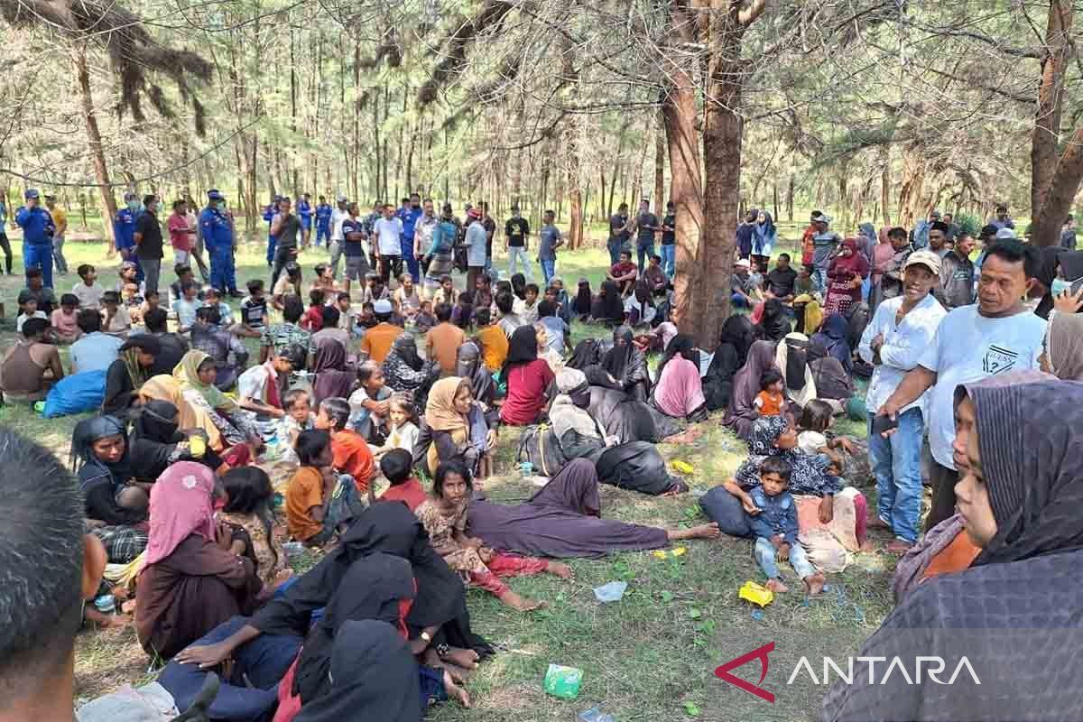 Diduga kelaparan, tujuh imigran Rohingya tewas di laut