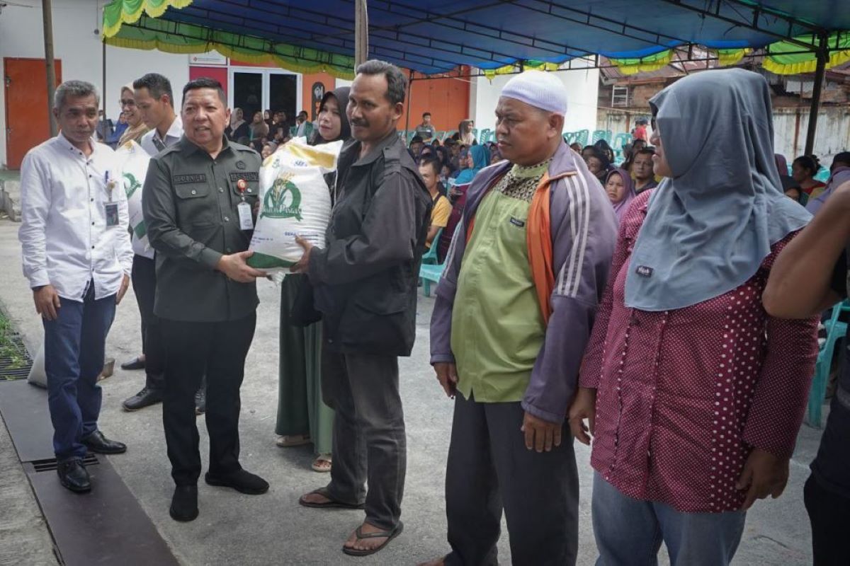 Pemerintah Provinsi  Riau alokasikan 3.160 ton beras untuk keluarga miskin