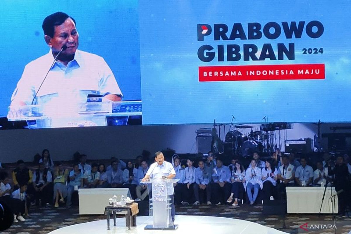 Prabowo berenang bersama sekretaris pribadinya jelang debat terakhir
