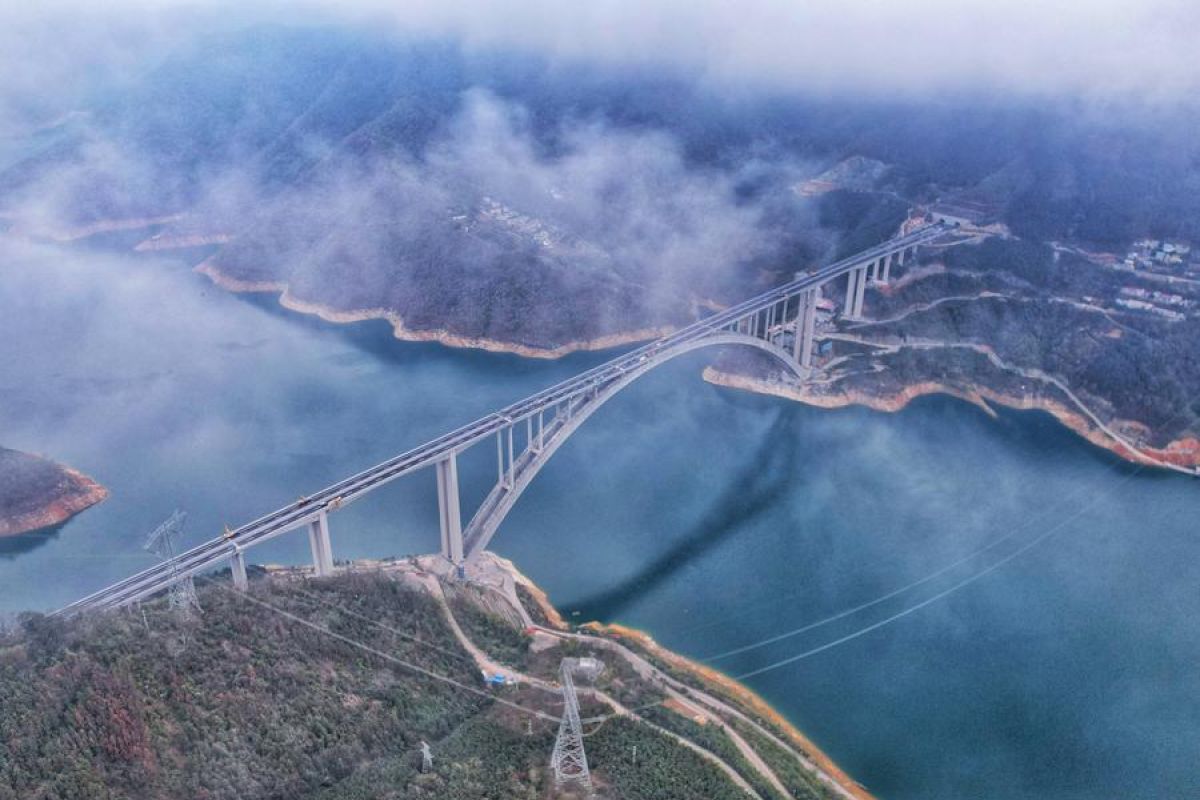 Jembatan lengkung bentang panjang di Guangxi China dibuka untuk umum