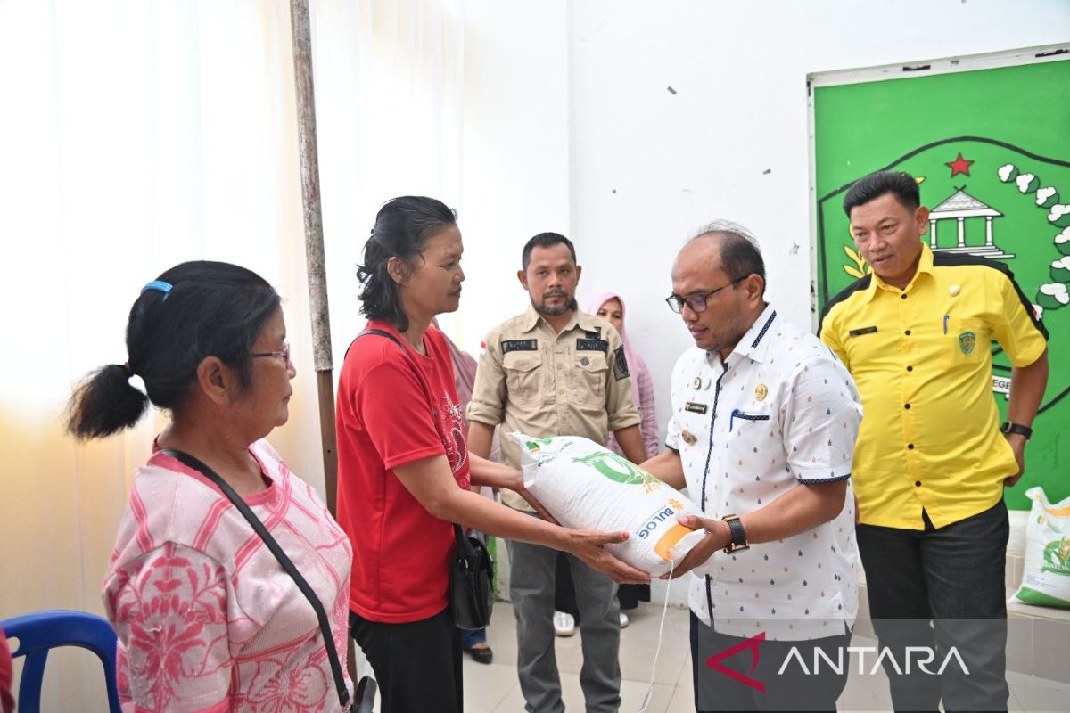 Tekan inflasi, Pemkot Padangsidimpuan salurkan 11 ton beras warga