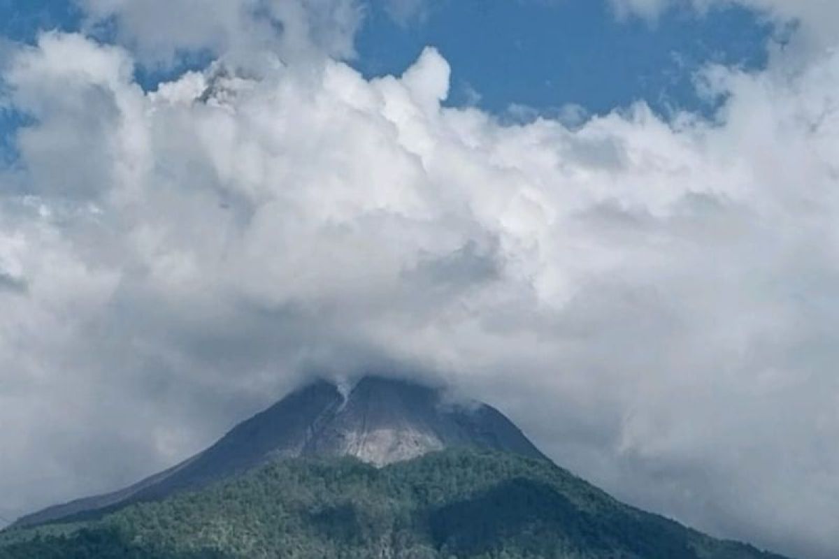 Gunung Lewotobi Laki-laki kembali lontarkan abu setinggi 1.500 meter