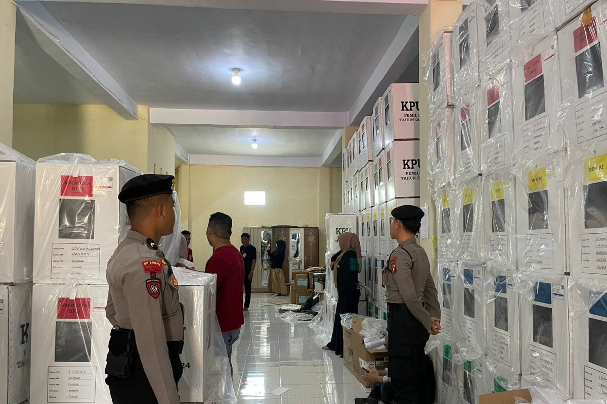 Polres Majene Sulbar perketat pengamanan gudang logistik KPU