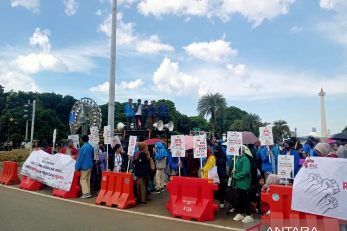 Ratusan mahasiswa suarakan pemilu damai di Patung Kuda