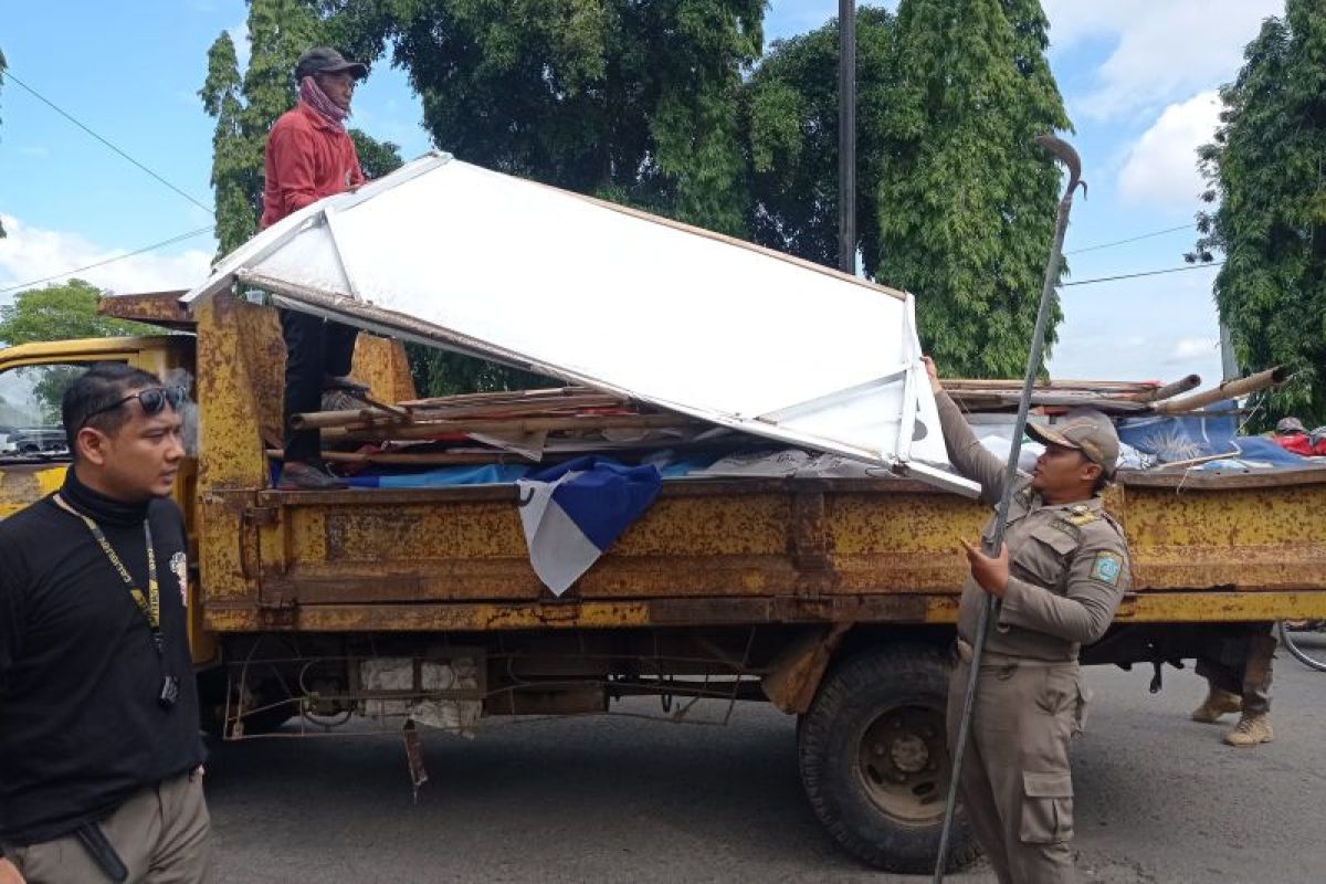 Bawaslu Ponorogo tertibkan ribuan APK langgar aturan