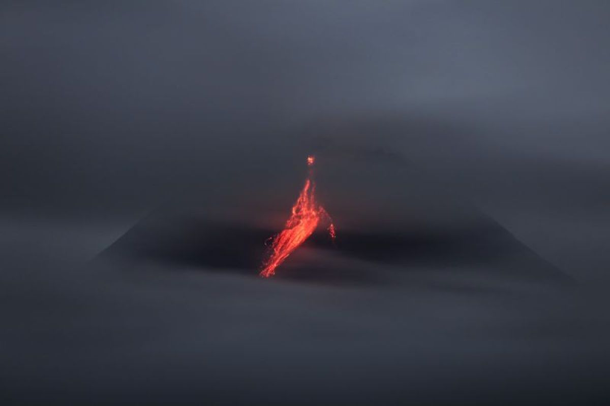 Sepekan, Gunung Merapi luncurkan 143 kali guguran lava
