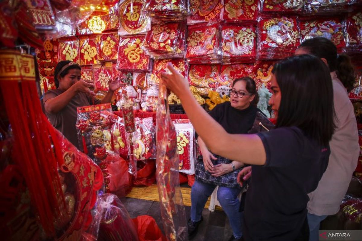 Babel kemarin, Bantuan sembako hingga larisnya aksesoris Imlek