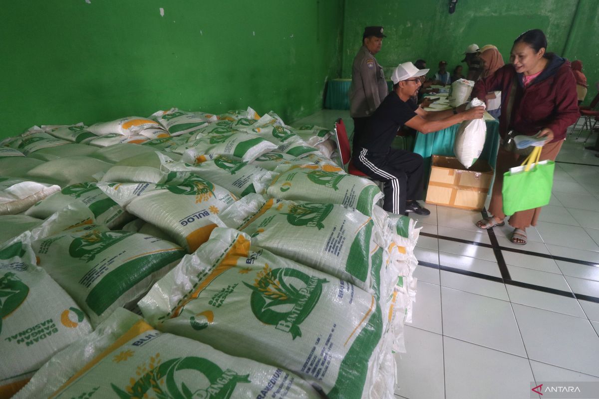 Bantuan pangan dan upaya pemerintah menekan inflasi