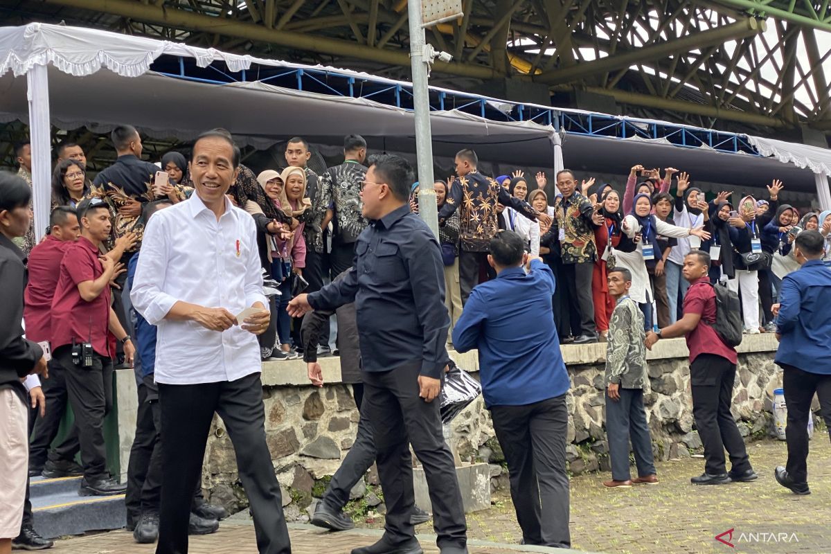 Presiden Jokowi sapa 5.000 nasabah Mekaar PNM di Kabupaten Bandung