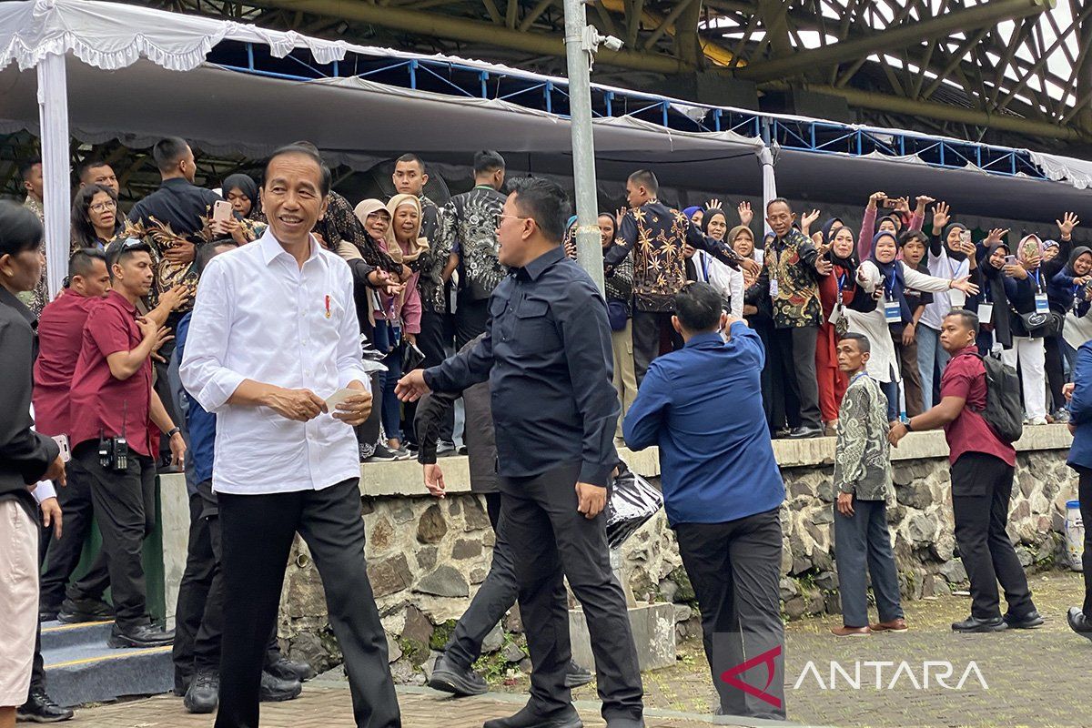 Presiden Jokowi sapa ribuan nasabah Mekaar PNM di Kabupaten Bandung