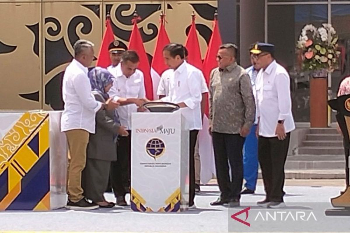 Presiden resmikan Terminal Leuwipanjang-Banjar di Bandung