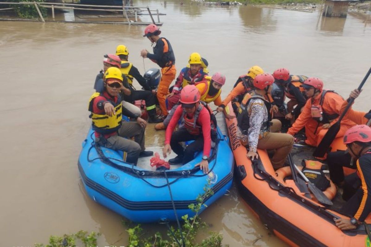 SAR Banten sisir sungai untuk cari karyawan yang terseret banjir