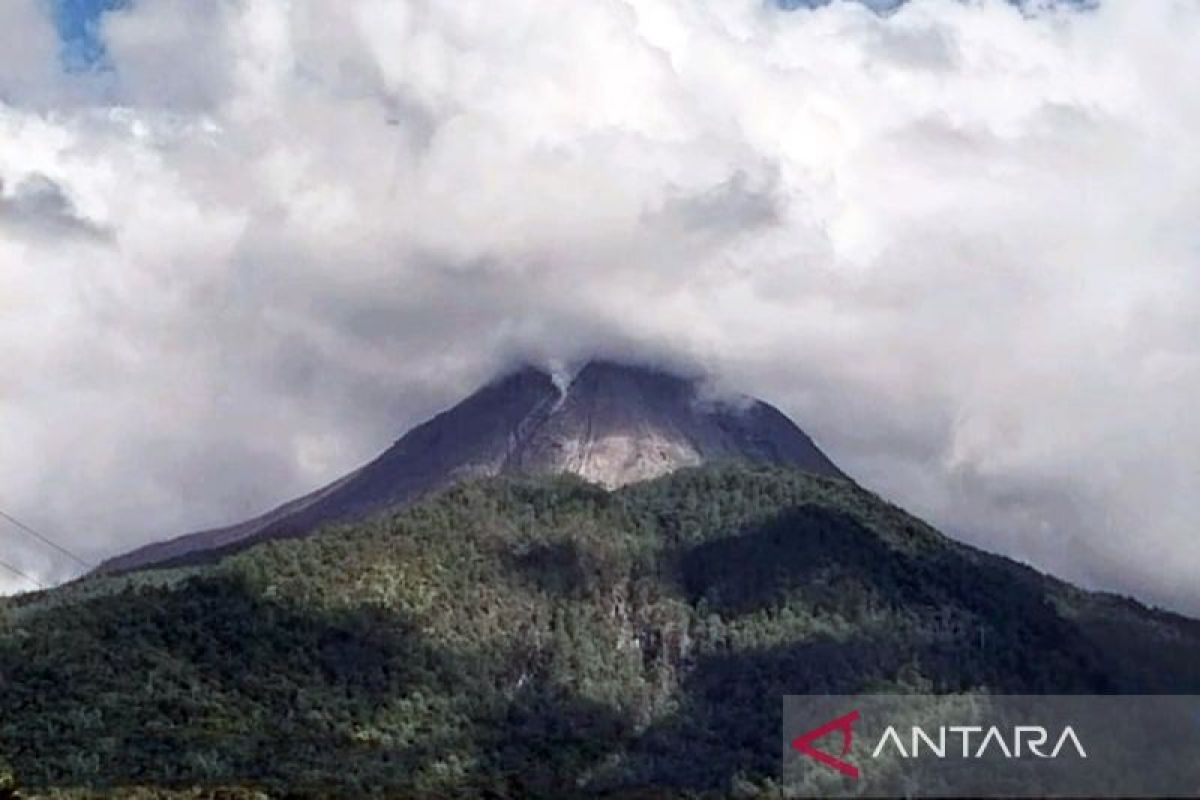Gunung Lewotobi Laki-laki lontarkan abu setinggi 1.500 meter