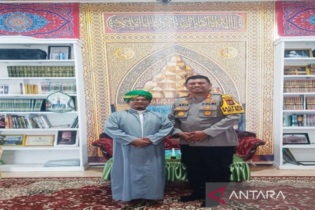 Jabat Kapolres Madina, AKBP Arie Sofandi Paloh silaturrahmi dengan tokoh agama