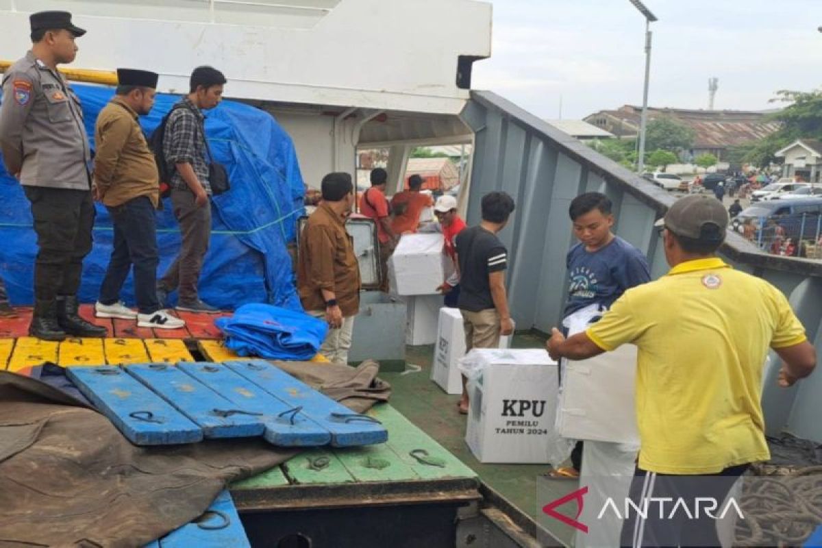 Kapal Sabuk Nusantara angkut logistik pemilu ke Kepulauan Masalembu