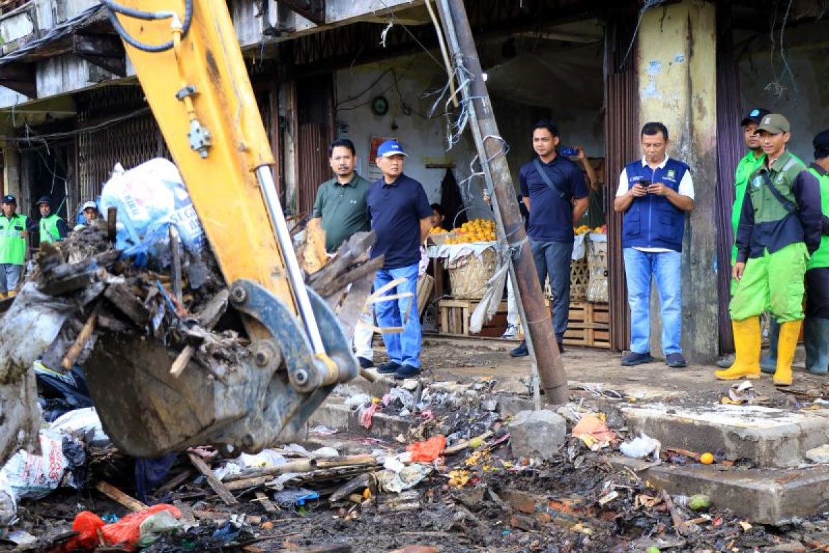 Pasar Mambo Tangerang dibersihkan untuk relokasi pedagang Pasar Anyar