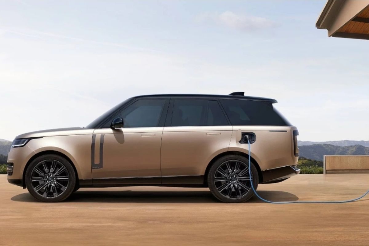 Lebih dari 16 ribu pembeli nantikan kehadiran mobil listrik pertama Range Rover