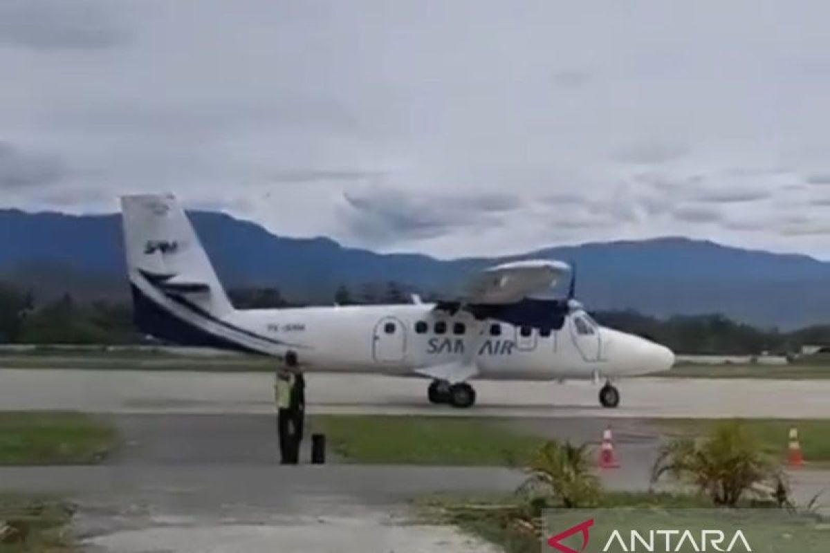 Pesawat tipe Twin Otter melayani penerbangan perintis di Gorontalo