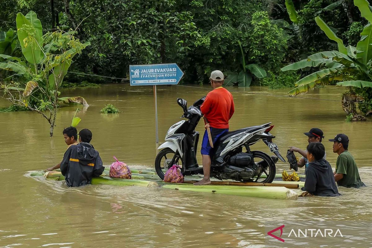 Tiga kecamatan di Kabupaten Pandeglang tergenang banjir