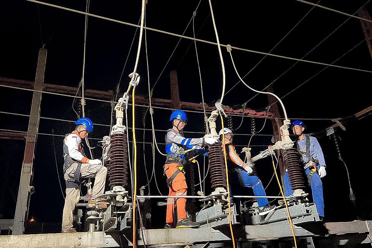PLN NTB lakukan inovasi pemeliharaan gardu induk saat tengah malam