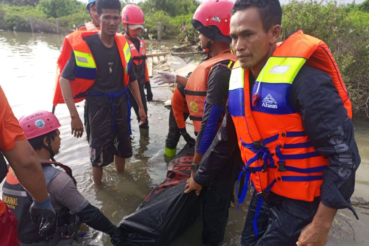 SAR Banten temukan karyawan terseret arus banjir di Cilegon meninggal