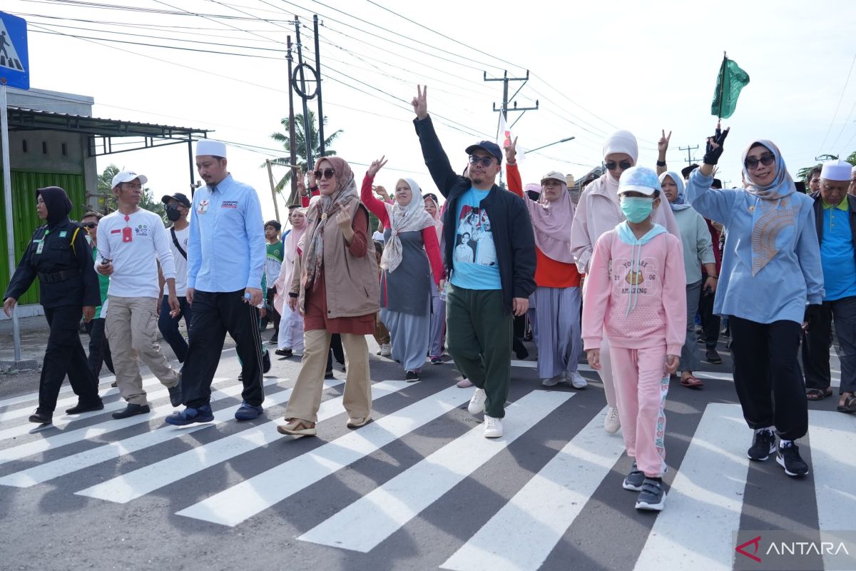 Prabowo-Gibran gencarkan jalan sehat "gemoy" di Lombok Timur