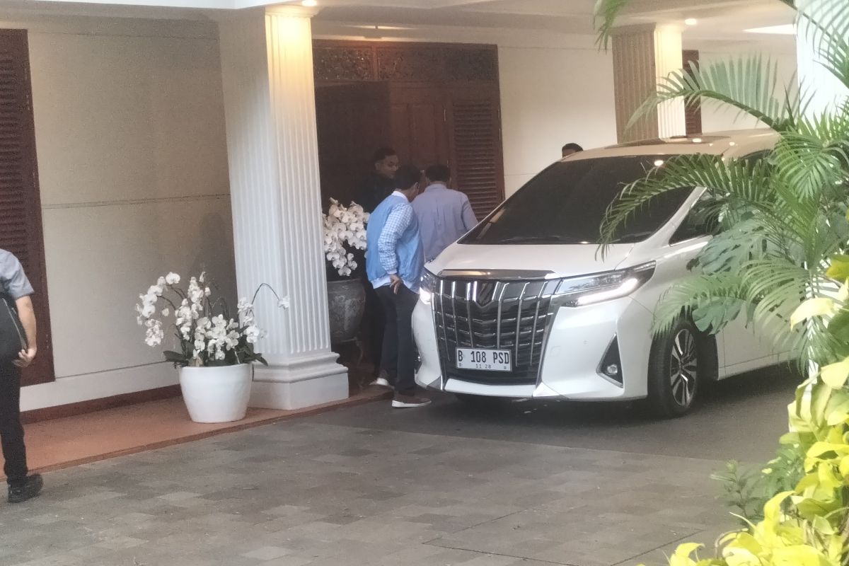 Prabowo pulang ke rumah sebelum lakoni debat terakhir