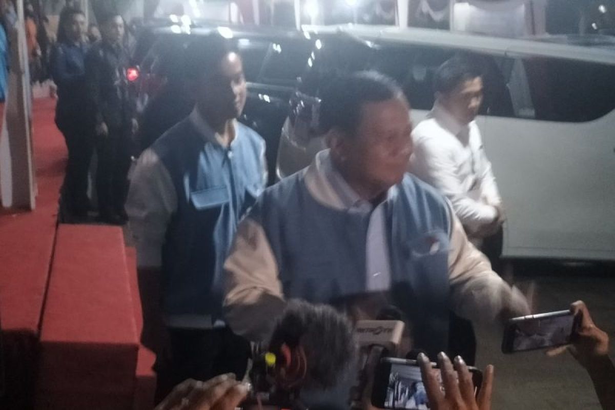 Prabowo pamerkan kuda-kuda silat sebelum berangkat ke arena debat 