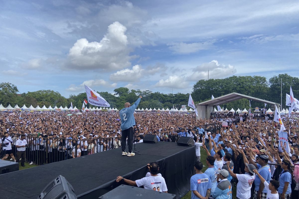 Partai Gerindra Bali kumpulkan puluhan ribu orang di Lapangan Renon