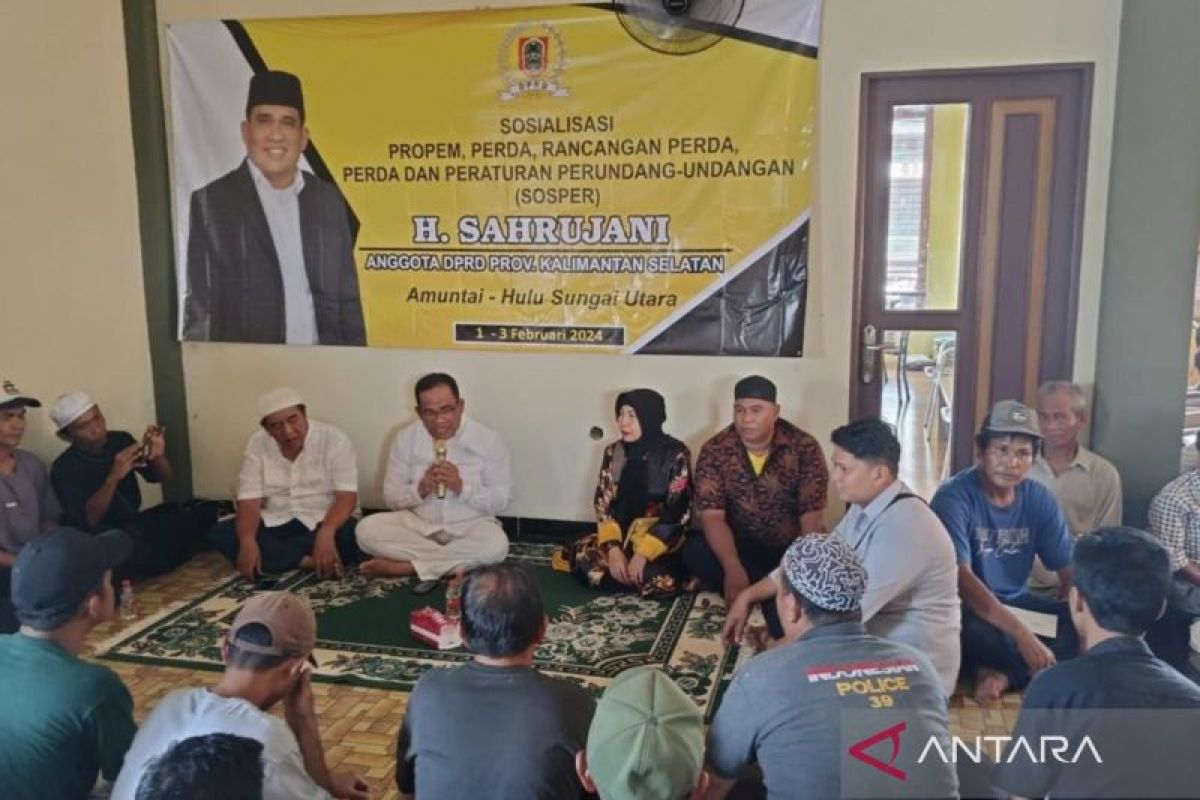 Dalam membangun masyarakat dan desa diharapkan keterlibatan warga setempat