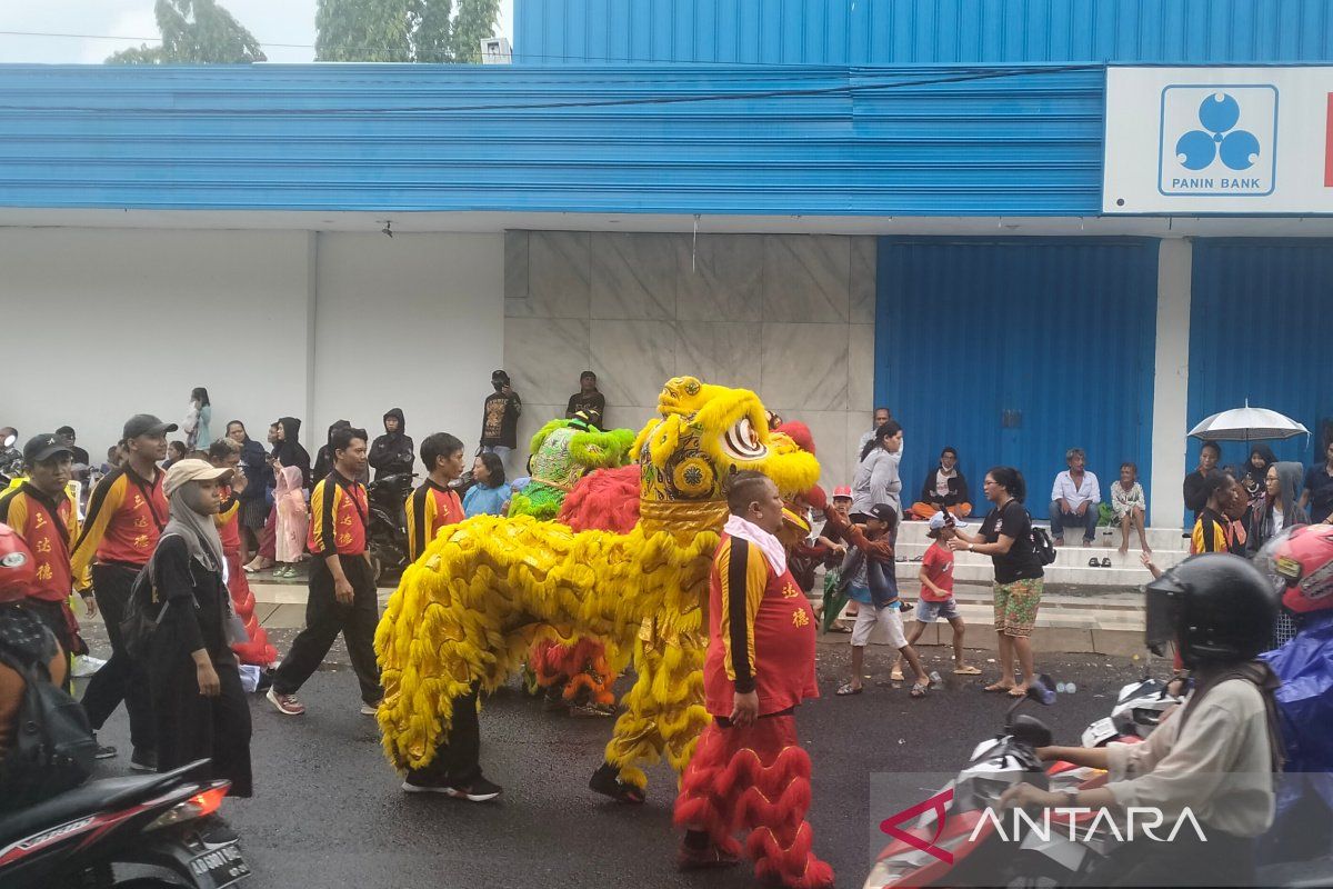 Pawai Grebeg Sudiro Solo berjalan meriah di tengah gerimis hujan