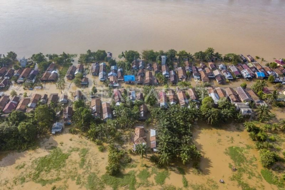 Desa terisolasi banjir di Jambi