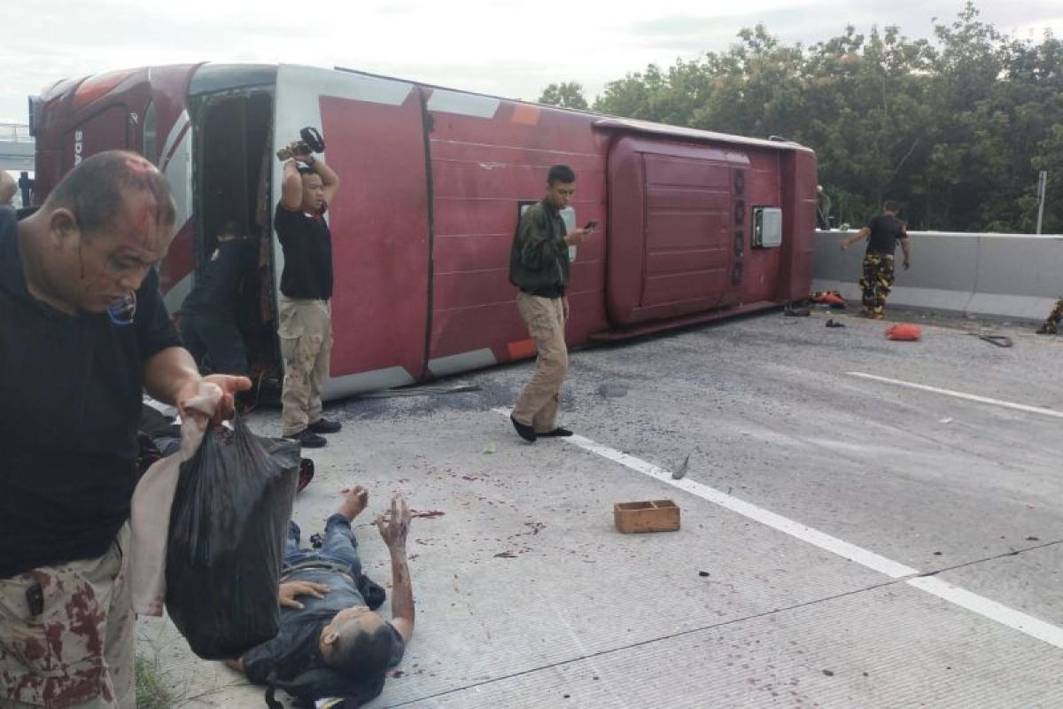 Polisi selidiki penyebab kecelakaan bus kader Hanura di Tol Ngawi