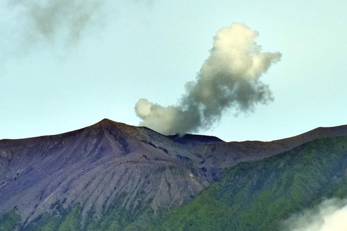 Gunung Marapi di Sumbar kembali erupsi pada Senin