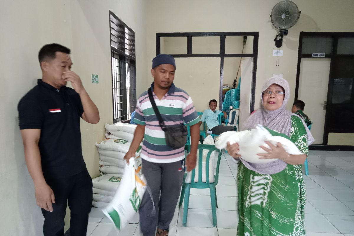 Sebanyak 382,3 ton beras cadangan pangan didistribusikan di Mataram