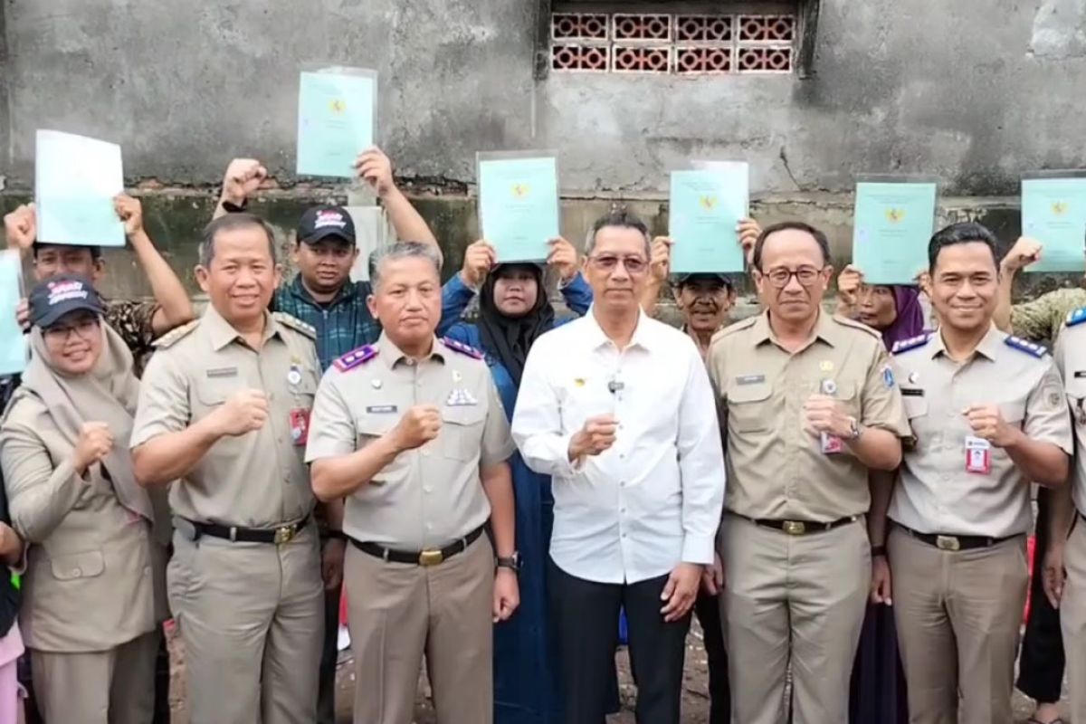 Pj Gubernur serahkan sertifikat tanah gratis bagi warga Jakarta Utara