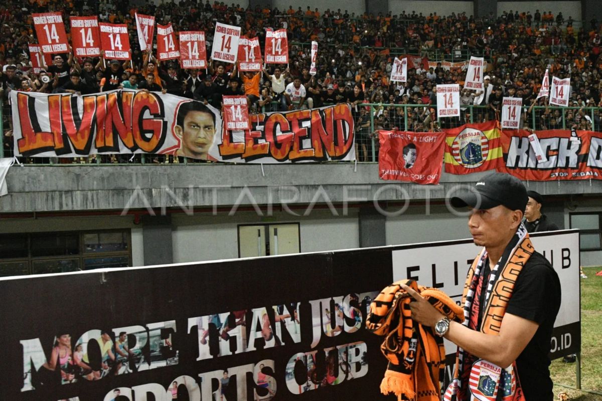 Indonesian footballer and Persija legend Ismed Sofyan retires at 44