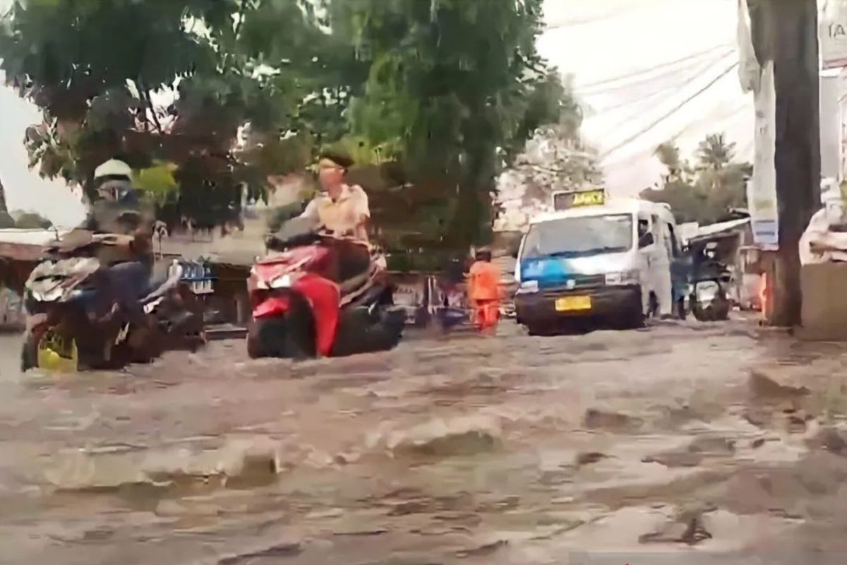 Hujan deras, banjir terjadi di lima RT DKI Jakarta