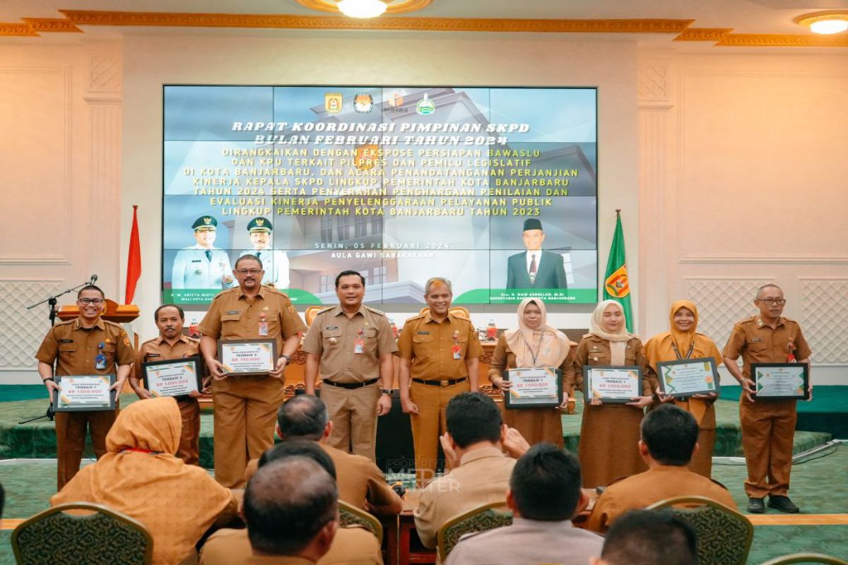 Pimpinan SKPD Pemkot Banjarbaru tandatangani perjanjian kinerja