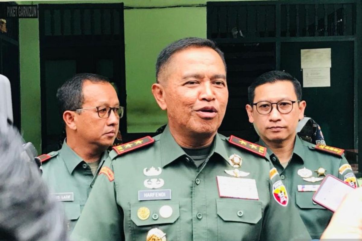 Kodam Udayana bersama masyarakat tanam pohon menjaga alam 