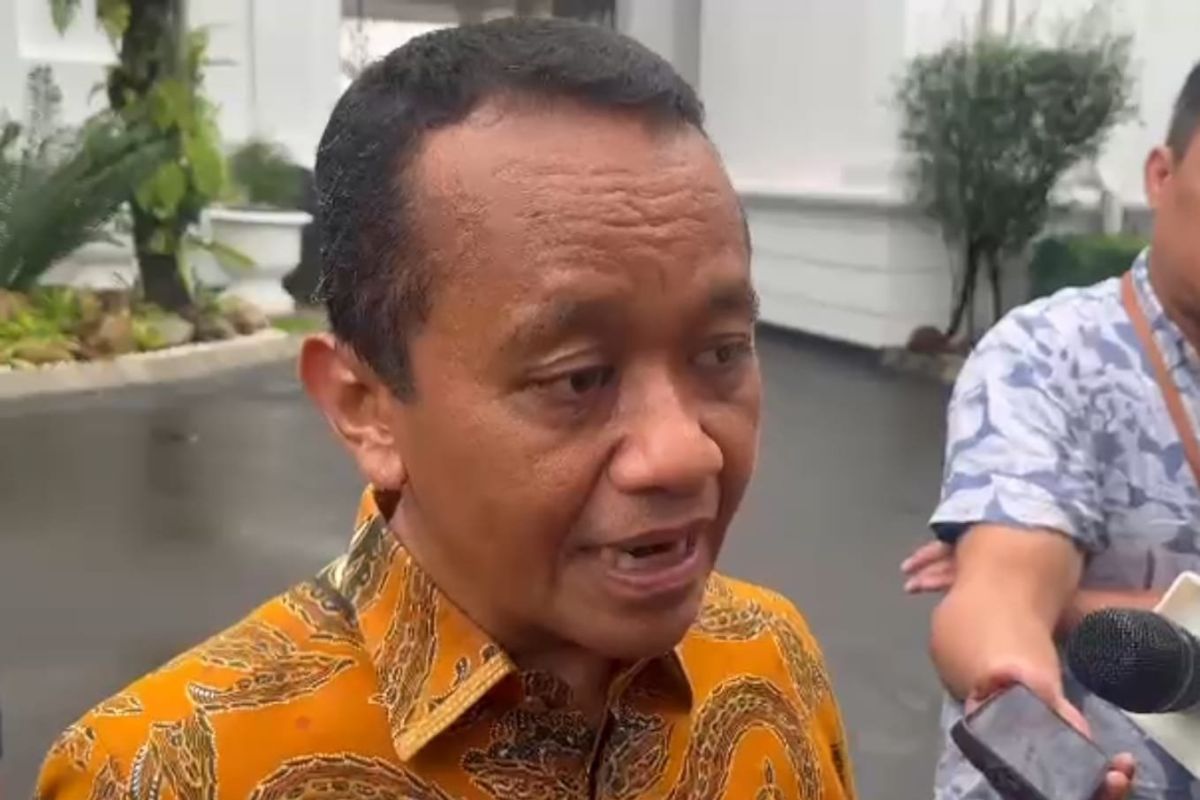 Presiden bahas proyek investasi di Papua bersama Bahlil Lahadalia