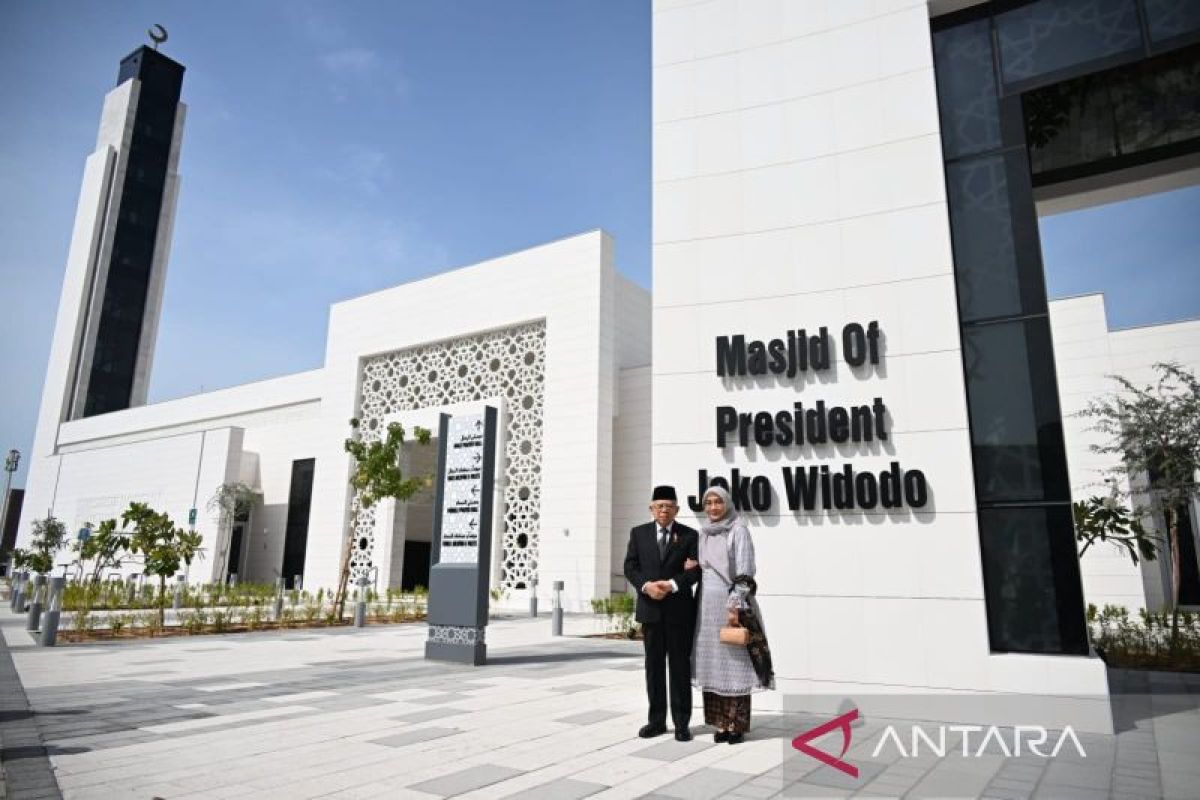 Wapres shalat dzuhur di Masjid Presiden Joko Widodo Abu Dhabi