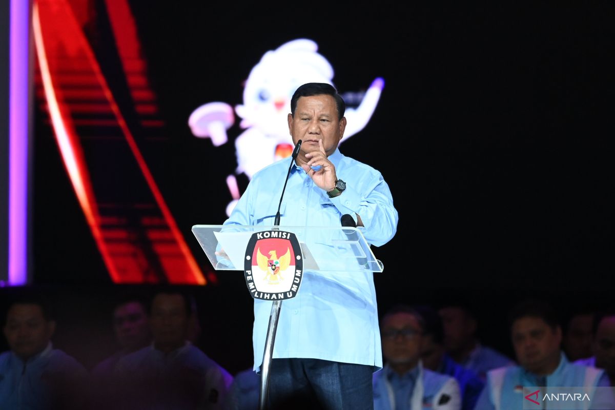 Debat kelima Prabowo tampil dengan PDH, tanda siap kerja?