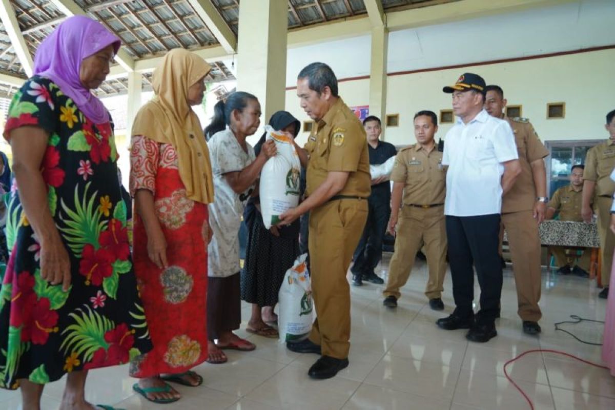 Menko PMK pantau penyaluran bantuan pangan CBP di Madiun