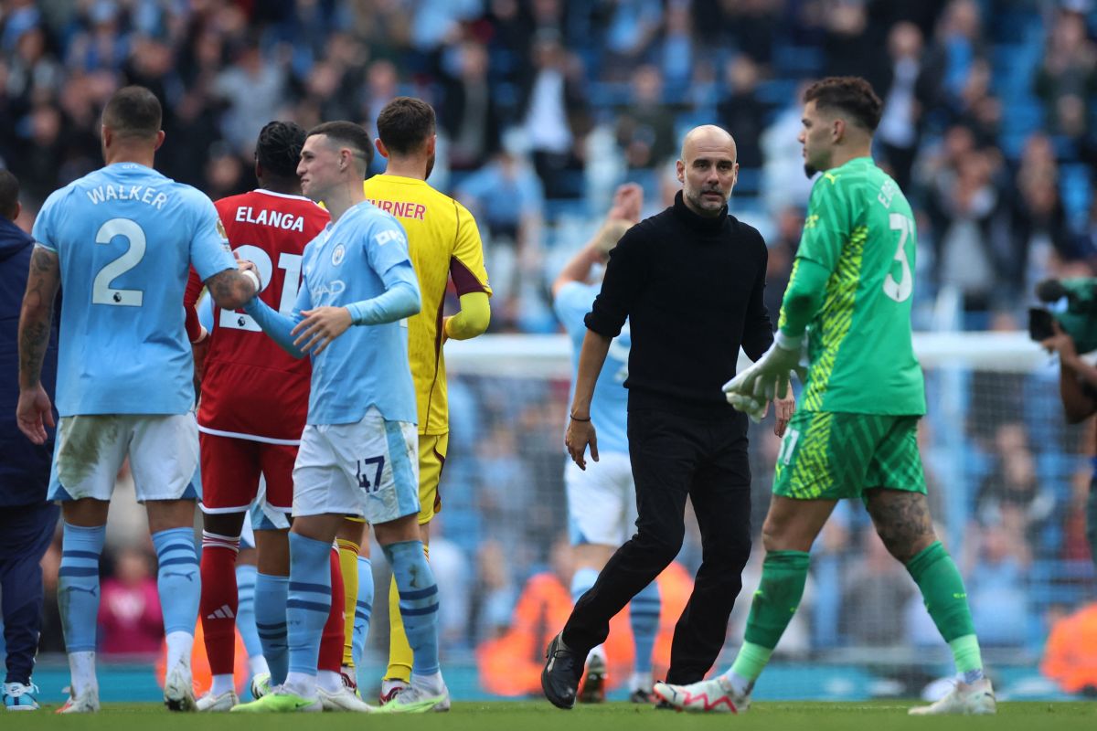 Pelatih Man City Guardiola minta pemainya fokus saat lawan Chelsea