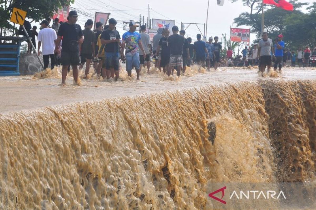 Kemarin, tanggul jebol di Grobogan sampai penghargaan Zayed Award