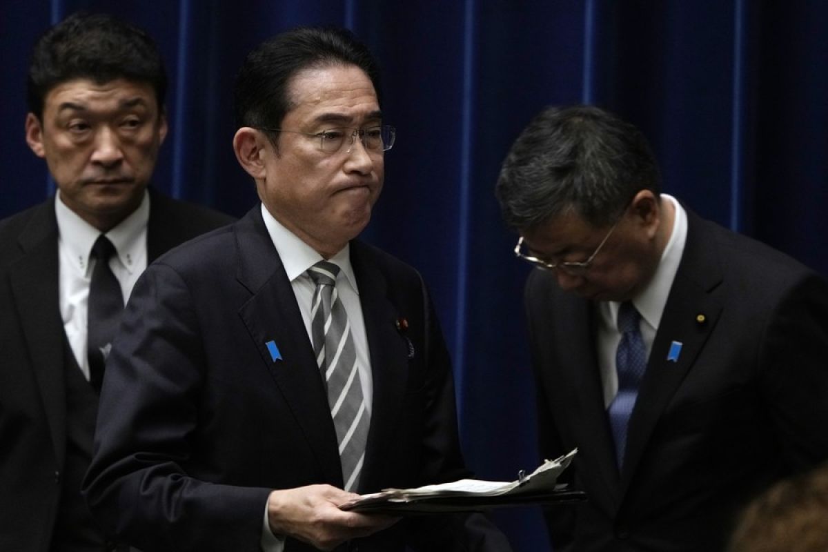 Tingkat dukungan kabinet Kishida turun akibat skandal dana politik