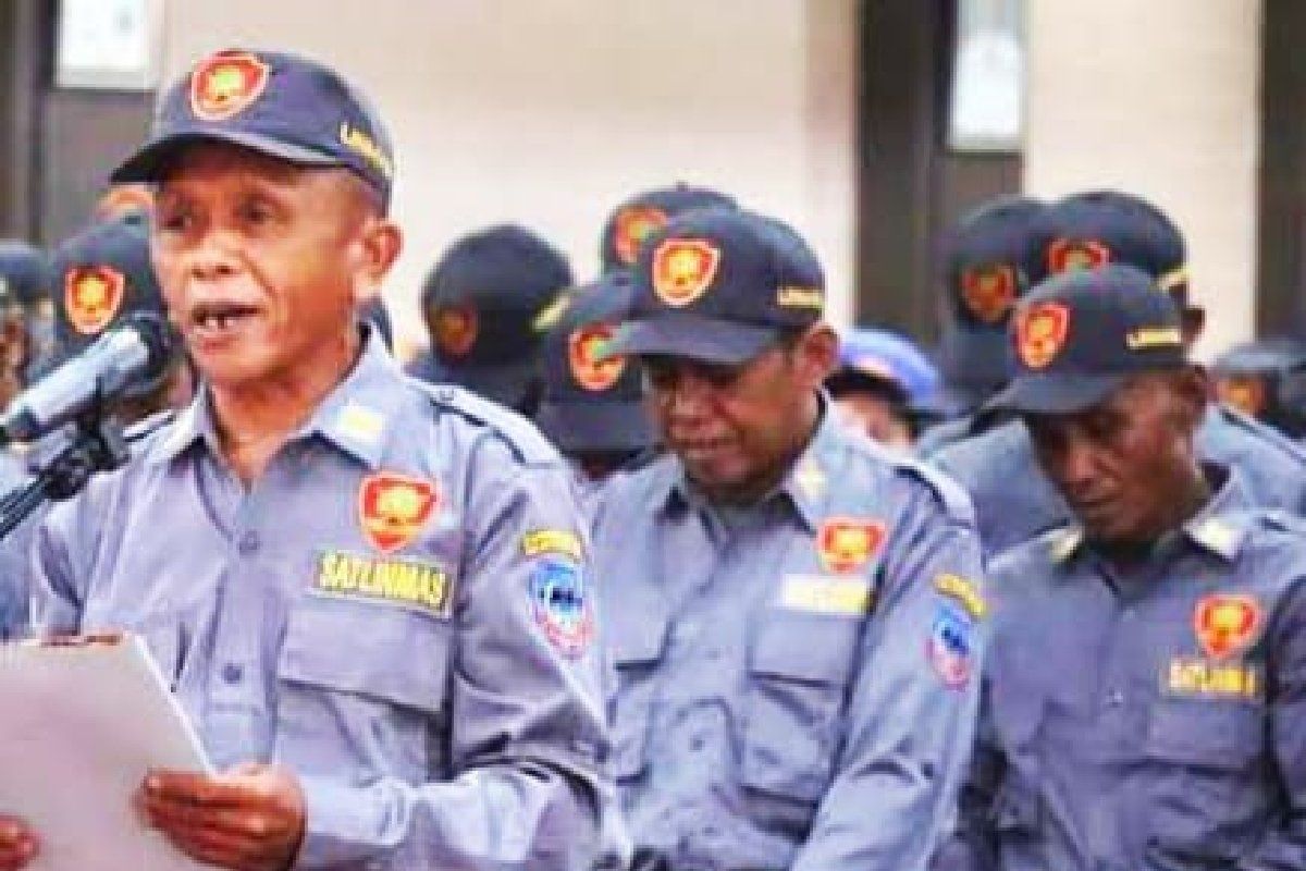 Pemkab Biak gandeng Polres latih 968 personel linmas pengamanan TPS pemilu