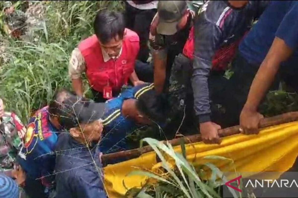 Tim SAR Gabungan evakuasi jasad remaja dari jurang Ngarai Sianok Bukittinggi