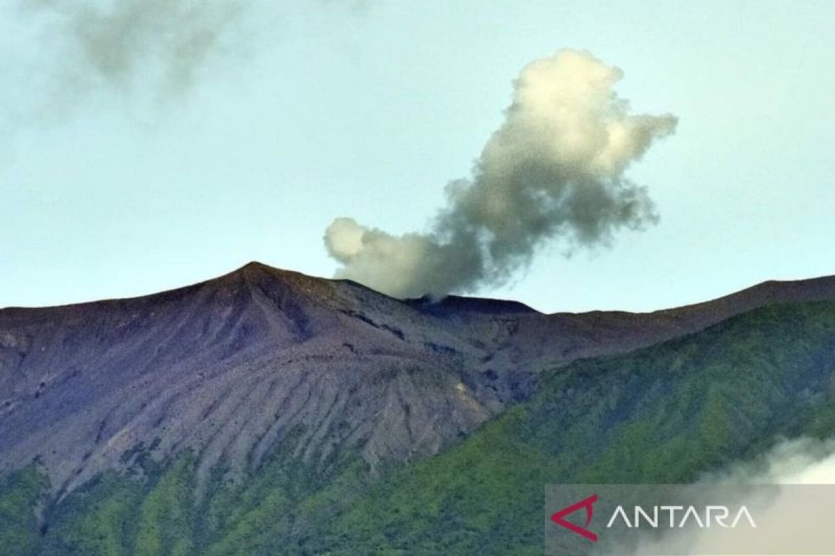 Kemarin, Gunung Marapi meletus hingga isu perempuan dalam debat capres